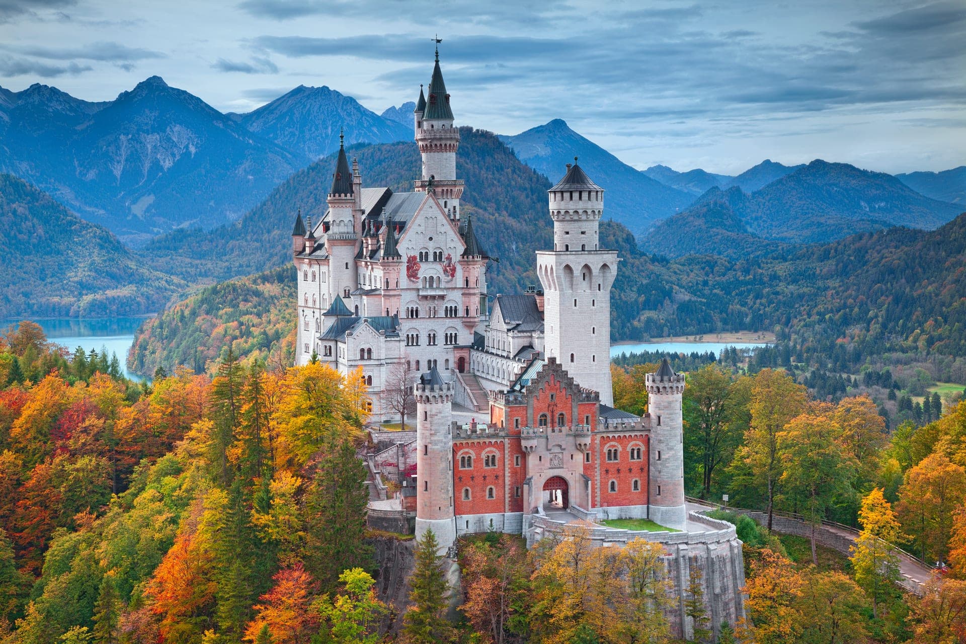 - Dia 10. 08 diciembre 2026. Zurich - Rhine Falls - Fussen - Innsbruck.